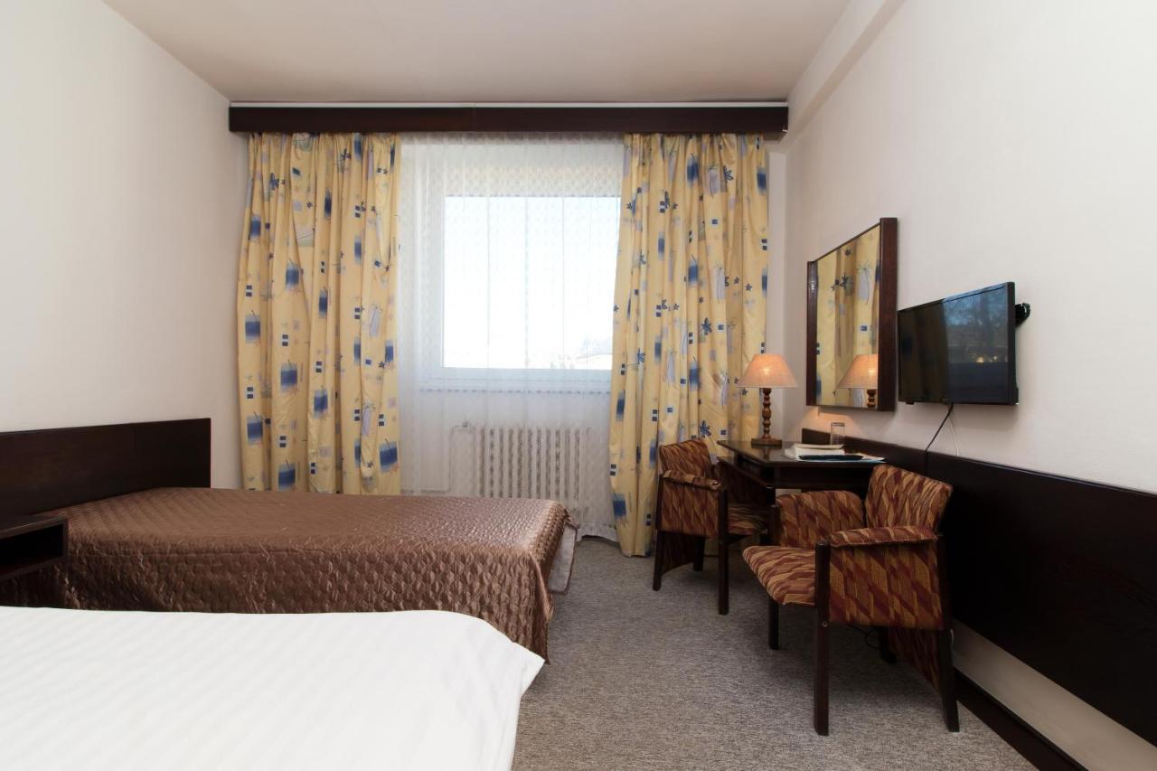 Hotel Merkur - Jablonec Nad Nisou Eksteriør bilde