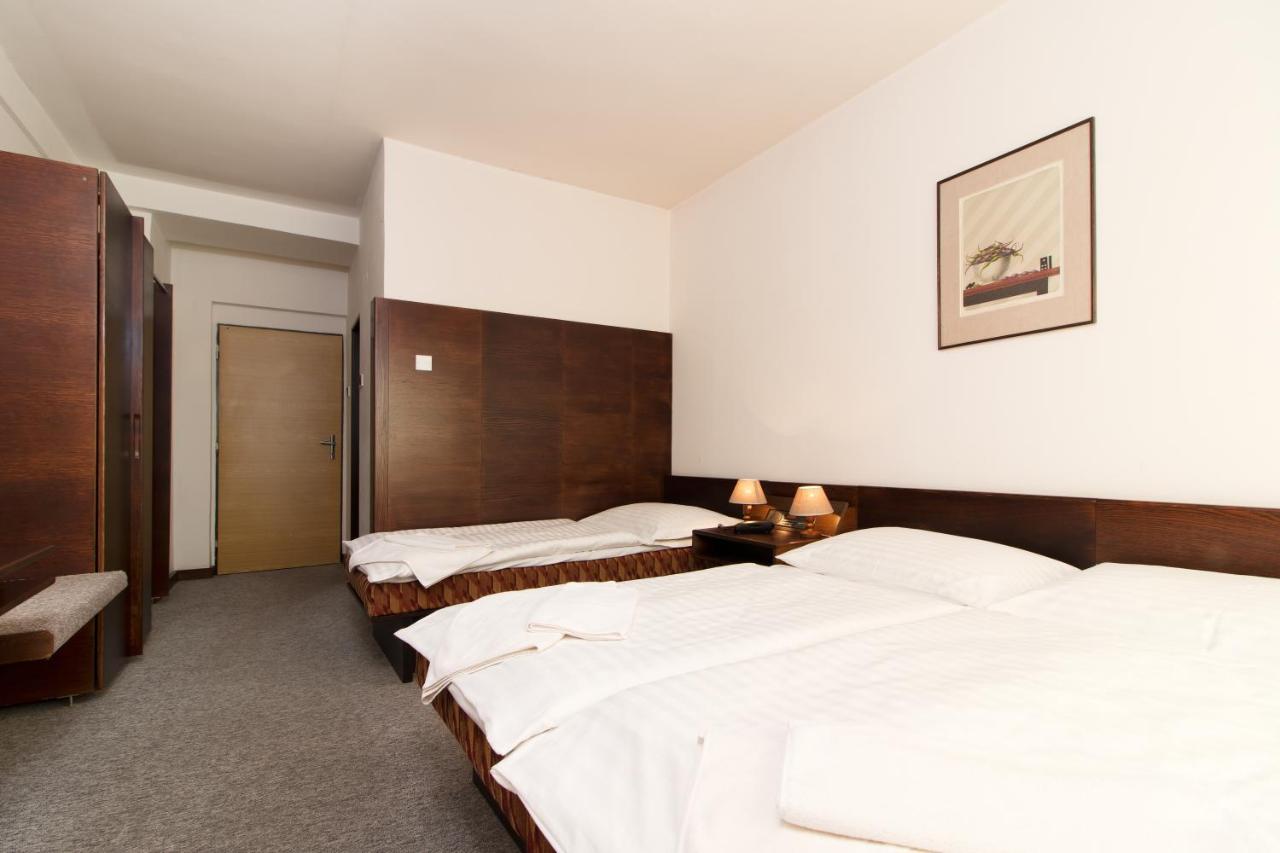 Hotel Merkur - Jablonec Nad Nisou Eksteriør bilde